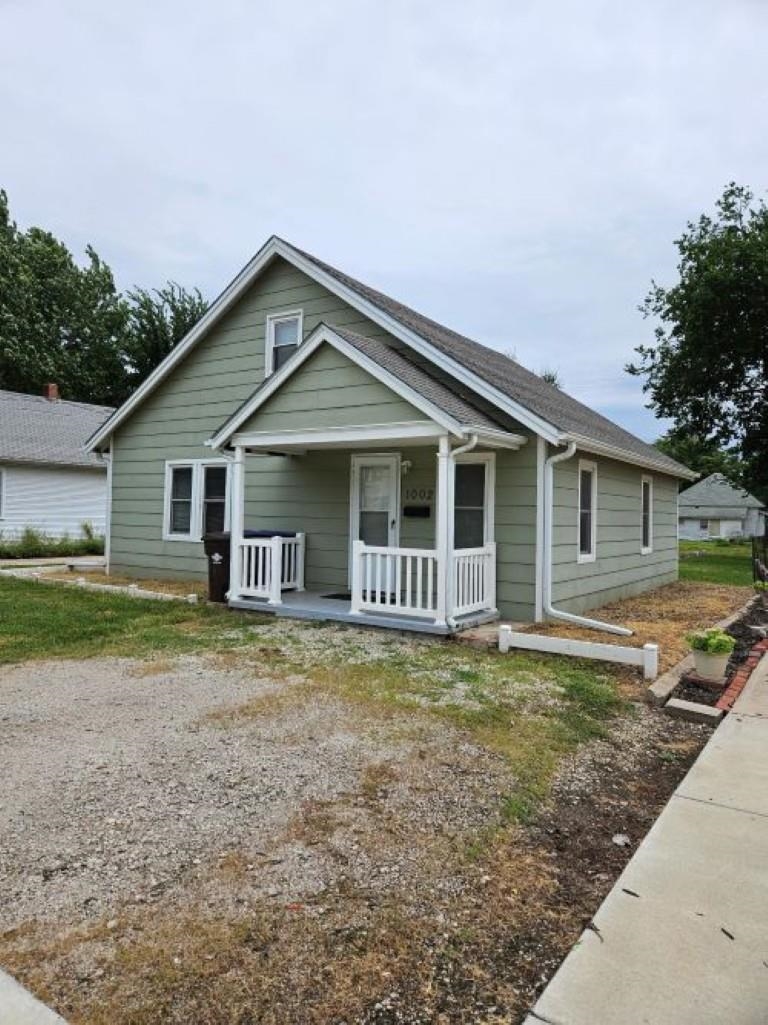 1002 Grimes St, Mcpherson, KS 67460-2827