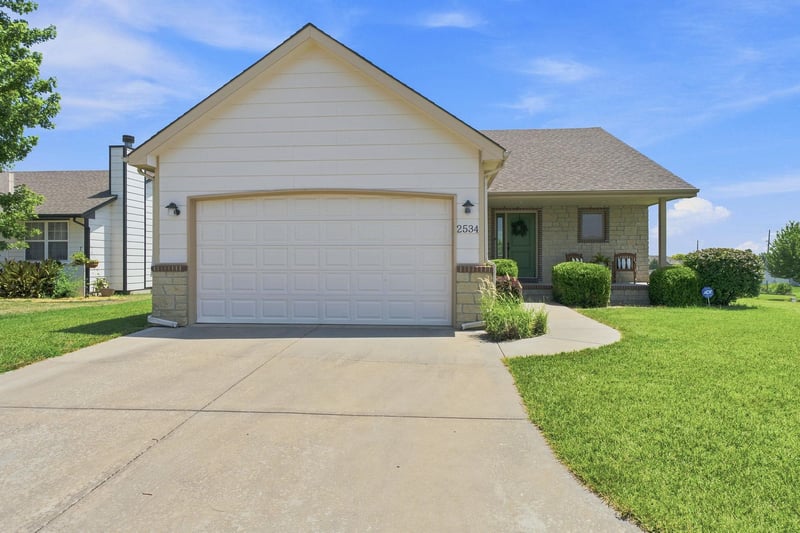 2534 Davin Cir, Wichita, KS 67226