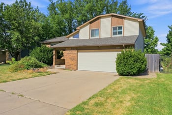 2107 N Murray Cir, Wichita, KS 67212