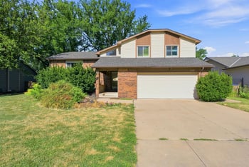 2107 N Murray Cir, Wichita, KS 67212