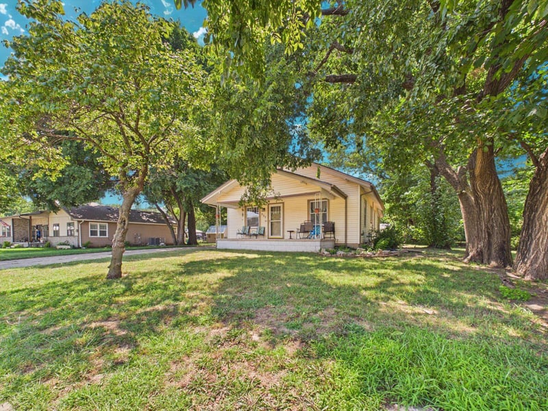 237 4th Ave, Clearwater, KS 67026