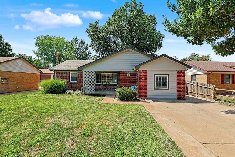 215 W Alexander, Haysville, KS 67060