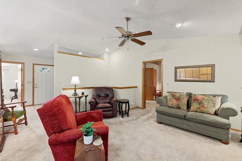 1212 Sunset Dr, Derby, KS 67037