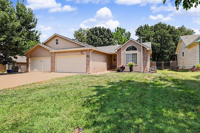 1212 Sunset Dr, Derby, KS 67037