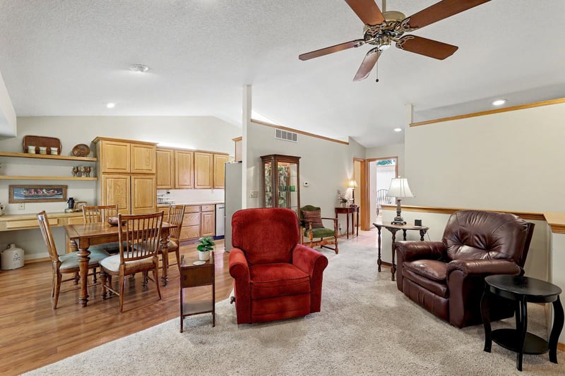 1212 Sunset Dr, Derby, KS 67037