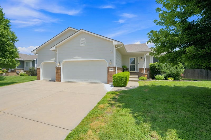 2502 Lark Ln, Wichita, KS 67215