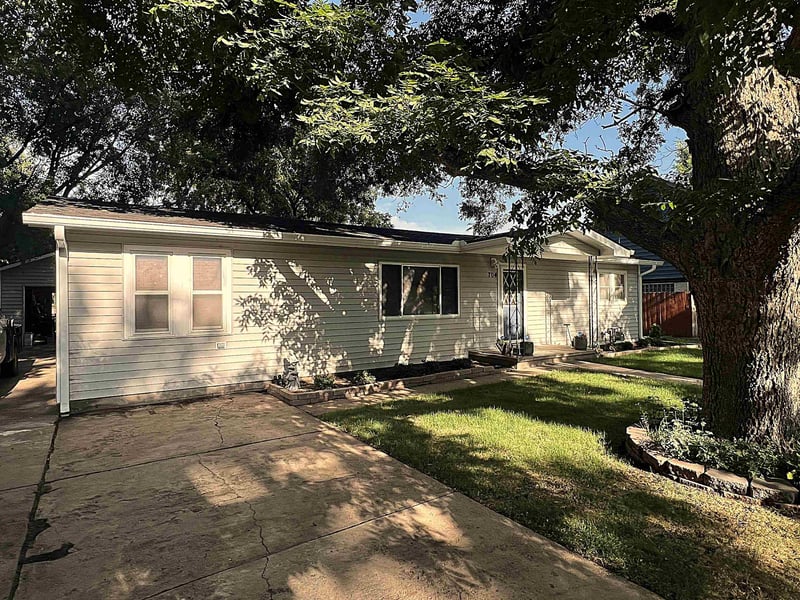 704 Washington , Sedgwick, KS 67135