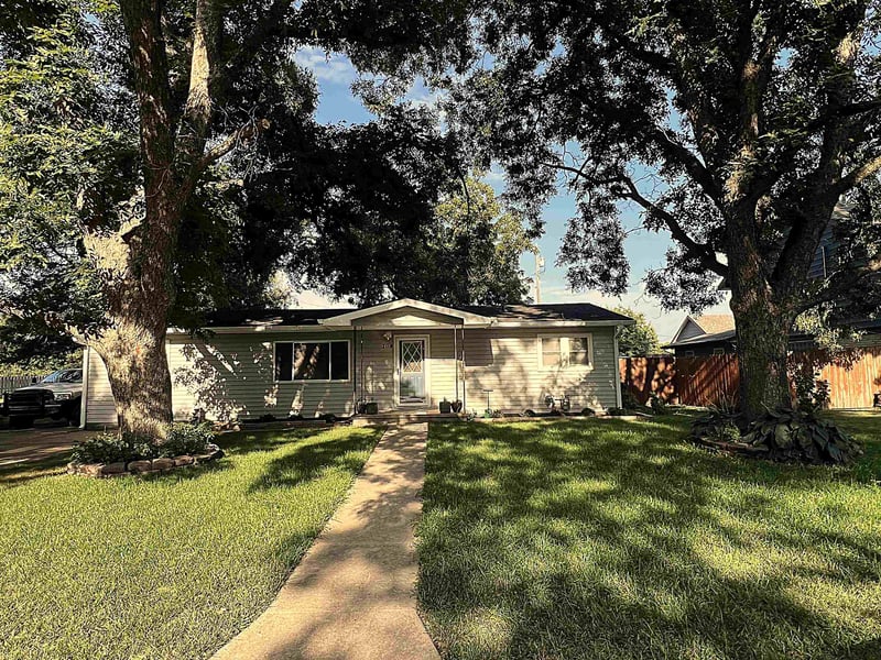 704 Washington , Sedgwick, KS 67135