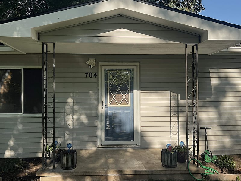 704 Washington , Sedgwick, KS 67135