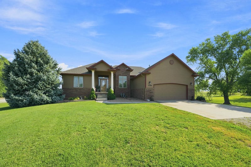 15300 Breezy Ln, Colwich, KS 67030
