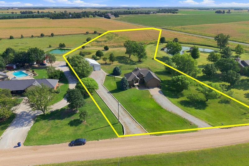 15300 Breezy Ln, Colwich, KS 67030