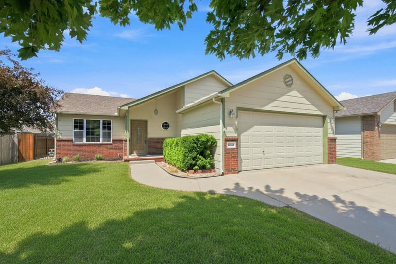 2646 E Cambridge St, Wichita, KS 67219