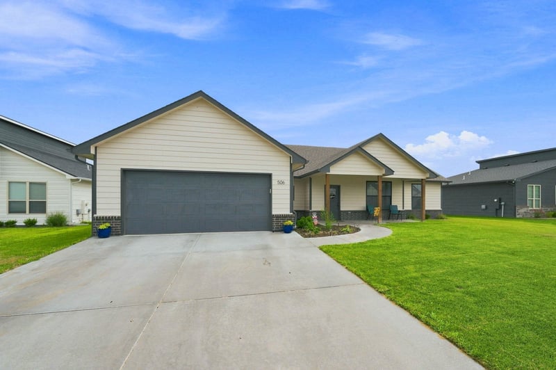 506 Sweetwater Rd, Maize, KS 67101
