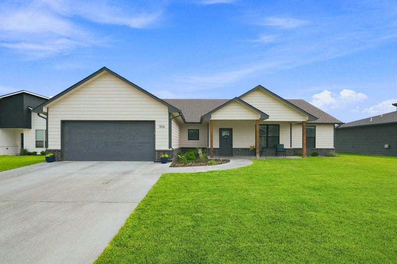 506 Sweetwater Rd, Maize, KS 67101