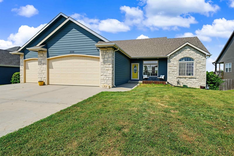 2108 Brookefield Dr, Salina, KS 67401