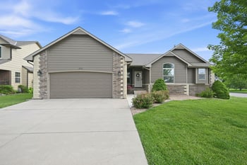 920 Mountain , Andover, KS 67002
