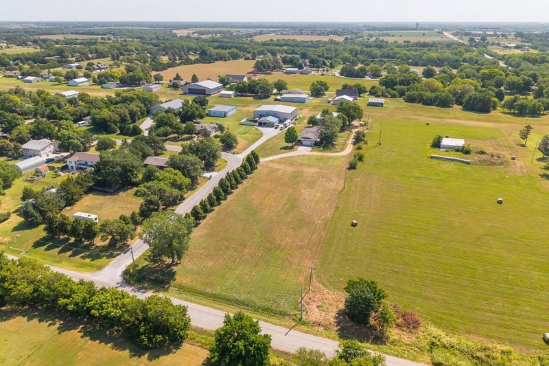 Hawthorne , Valley Center, KS 67147