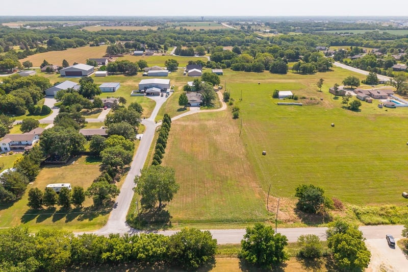 Hawthorne , Valley Center, KS 67147