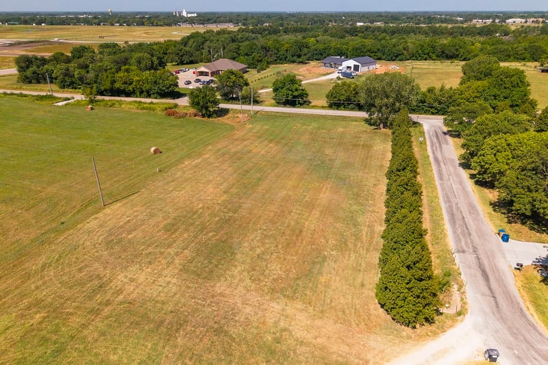 Hawthorne , Valley Center, KS 67147