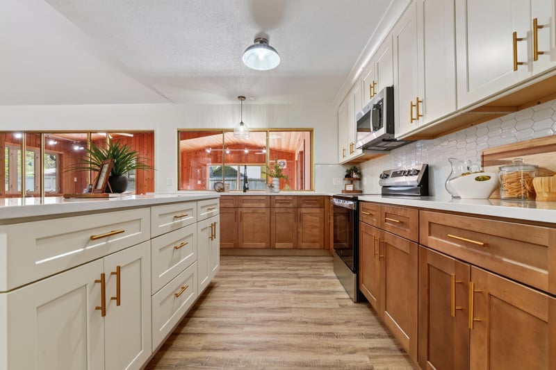 8241 Tamarac Ln, Wichita, KS 67206