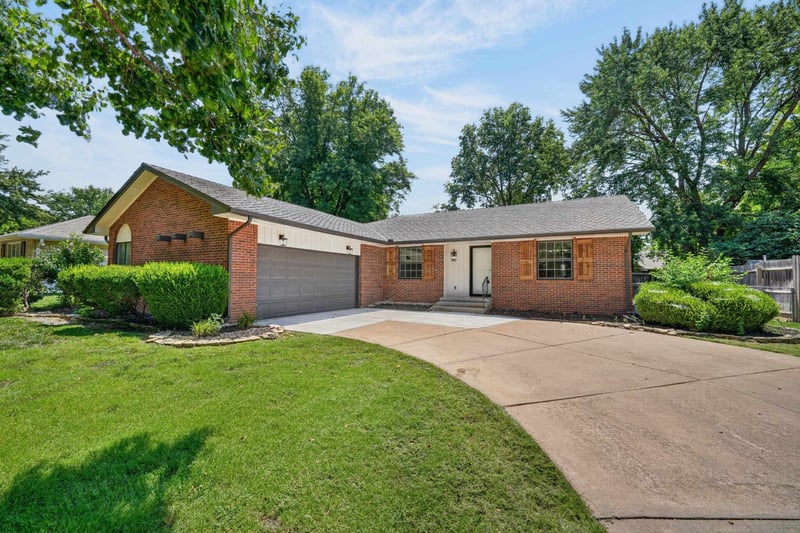 8241 Tamarac Ln, Wichita, KS 67206