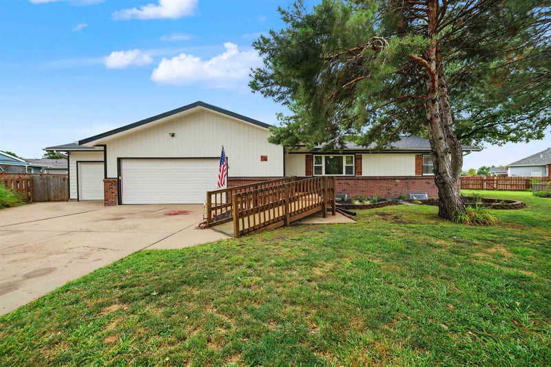 736 Scott Ave, Salina, KS 67401