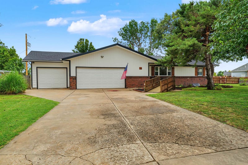 736 Scott Ave, Salina, KS 67401