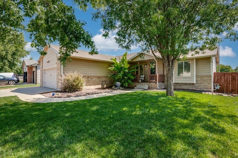 1726 Prairie Run Cir, Mulvane, KS 67110