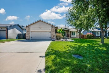 1726 Prairie Run Cir, Mulvane, KS 67110