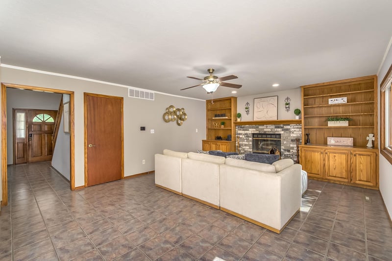 925 Honeybrook Ln, Derby, KS 67037-3621