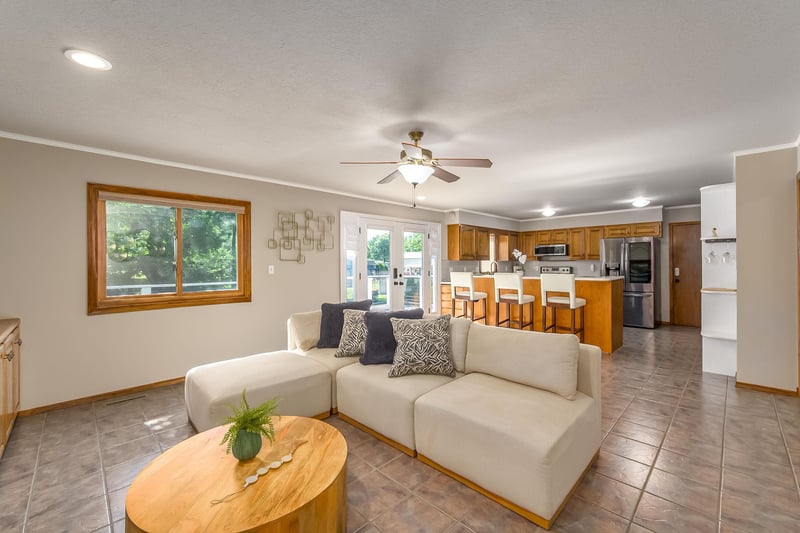 925 Honeybrook Ln, Derby, KS 67037-3621