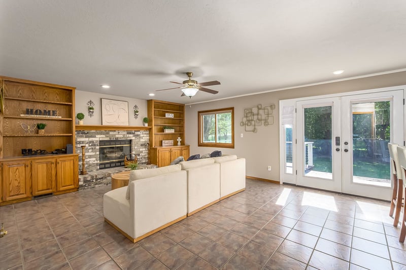 925 Honeybrook Ln, Derby, KS 67037-3621