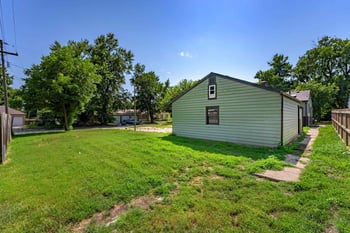 1858 S Volutsia Ave, Wichita, KS 67211-4733