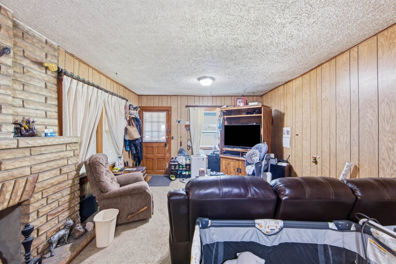 1925 Mccormick , Wichita, KS 67213
