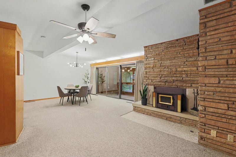 1901 Nottingham Ln, Wichita, KS 67204
