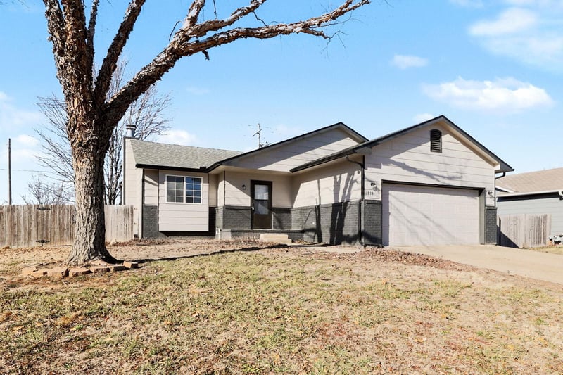 1813 Pine Grove St, Wichita, KS 67212