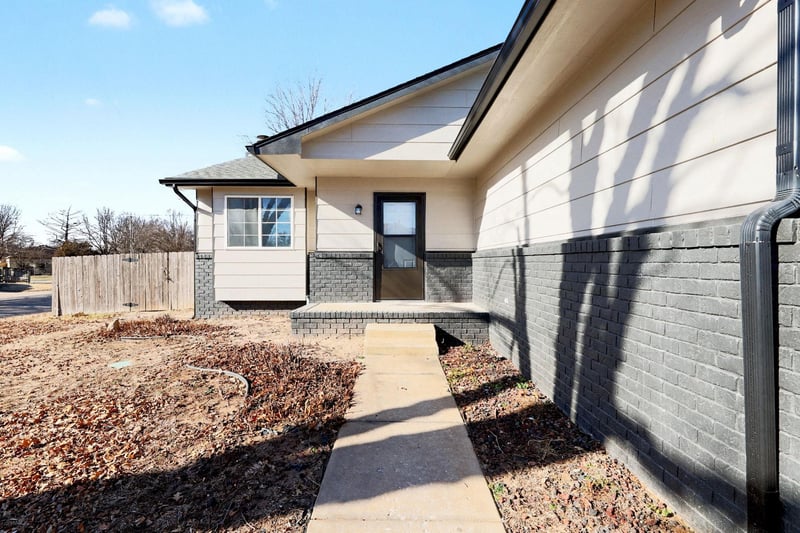1813 Pine Grove St, Wichita, KS 67212