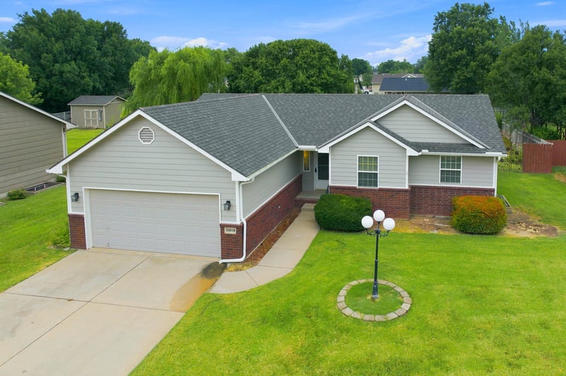 10818 Central Park St, Wichita, KS 67205