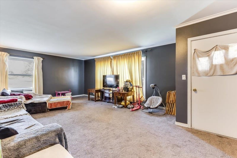 425 6th St, Pratt, KS 67124