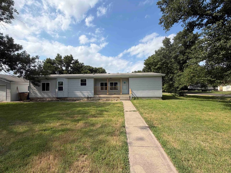 400 5th St, Sedgwick, KS 67135