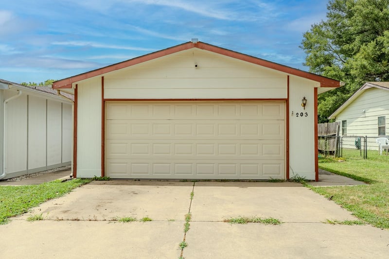 203 Westview Dr, Derby, KS 67037