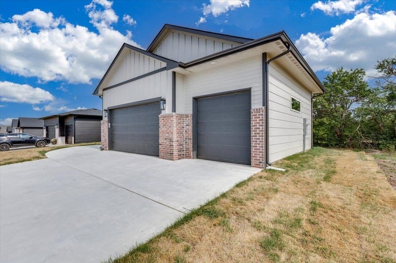 3311 S Linden Ct, Wichita, KS 67210