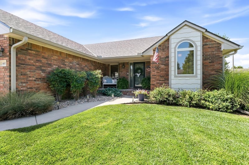 601 Stone Gate Cir, Augusta, KS 67010