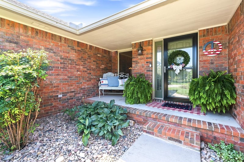 601 Stone Gate Cir, Augusta, KS 67010