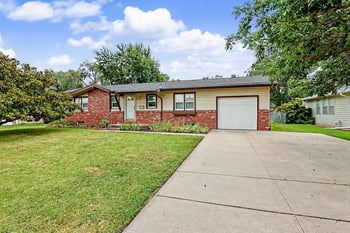 2027 Manhattan Dr, Wichita, KS 67204
