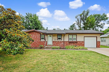 2027 Manhattan Dr, Wichita, KS 67204