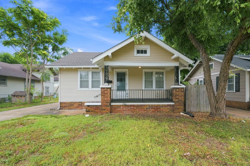 1617 Mccormick , Wichita, KS 67213