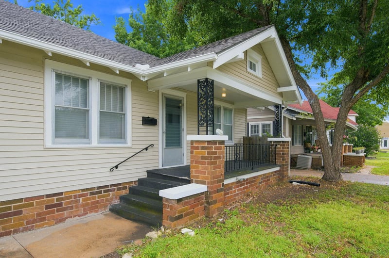 1617 Mccormick , Wichita, KS 67213