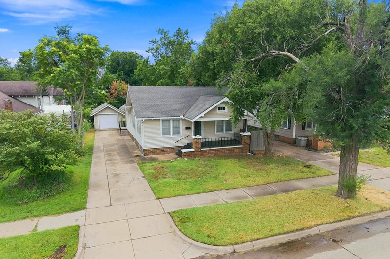1617 Mccormick , Wichita, KS 67213