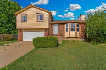 2425 N Beacon Hill, Wichita, KS 67220